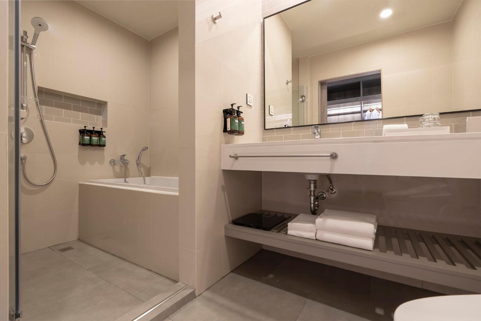 Staybridge Sukhumvit By Ihg Hotel