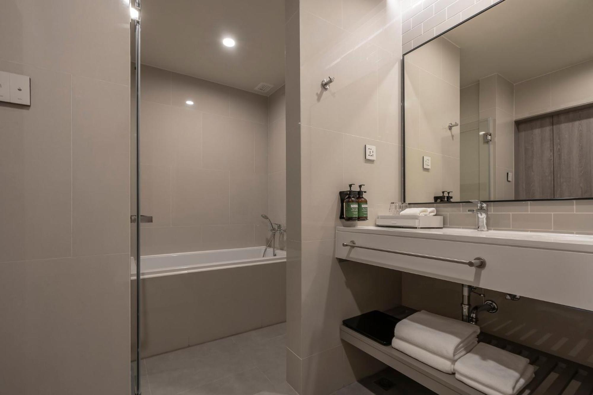 Staybridge Sukhumvit By Ihg Hotel