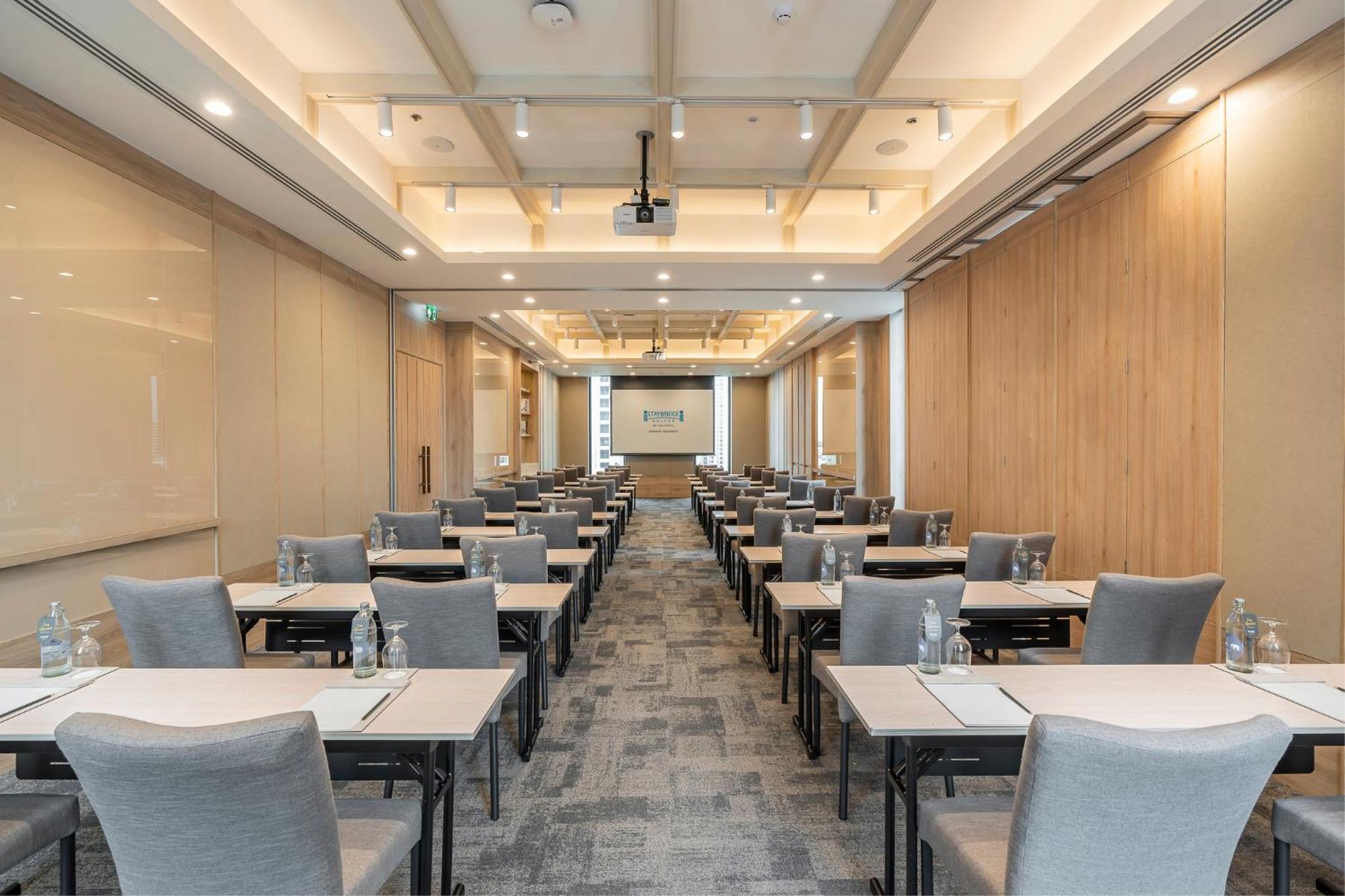 Staybridge Sukhumvit By Ihg Hotel 4*