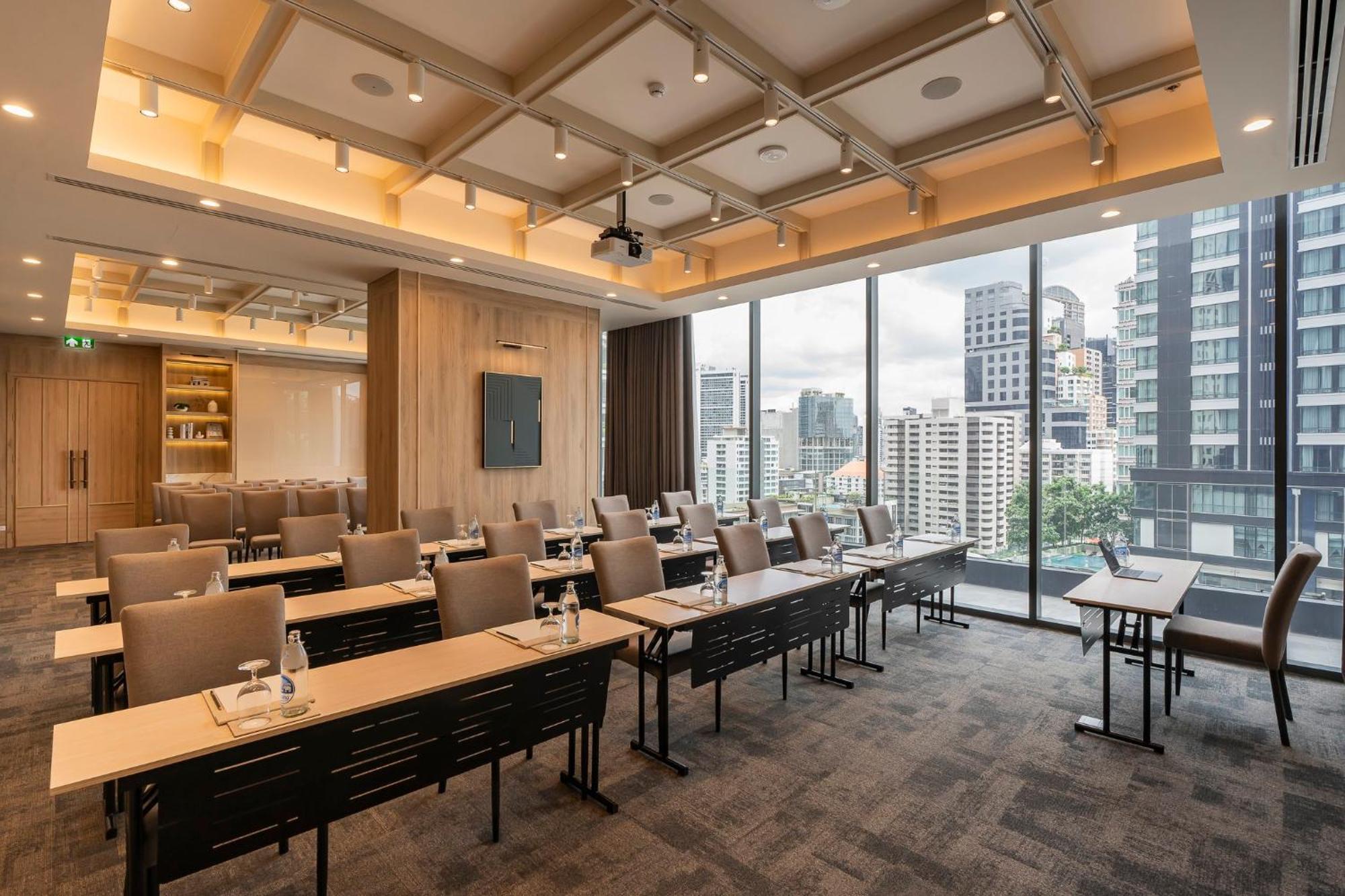 Staybridge Sukhumvit By Ihg Hotel 4*